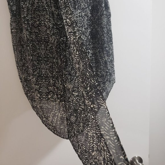 Black and white M top, sheer - Picture 2 of 5